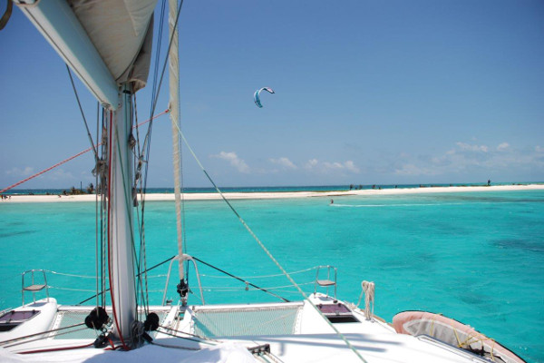 Croisière en catamaran aux Antilles, îles sous le vent. Kite surf, plongée, voile, activités nautiques