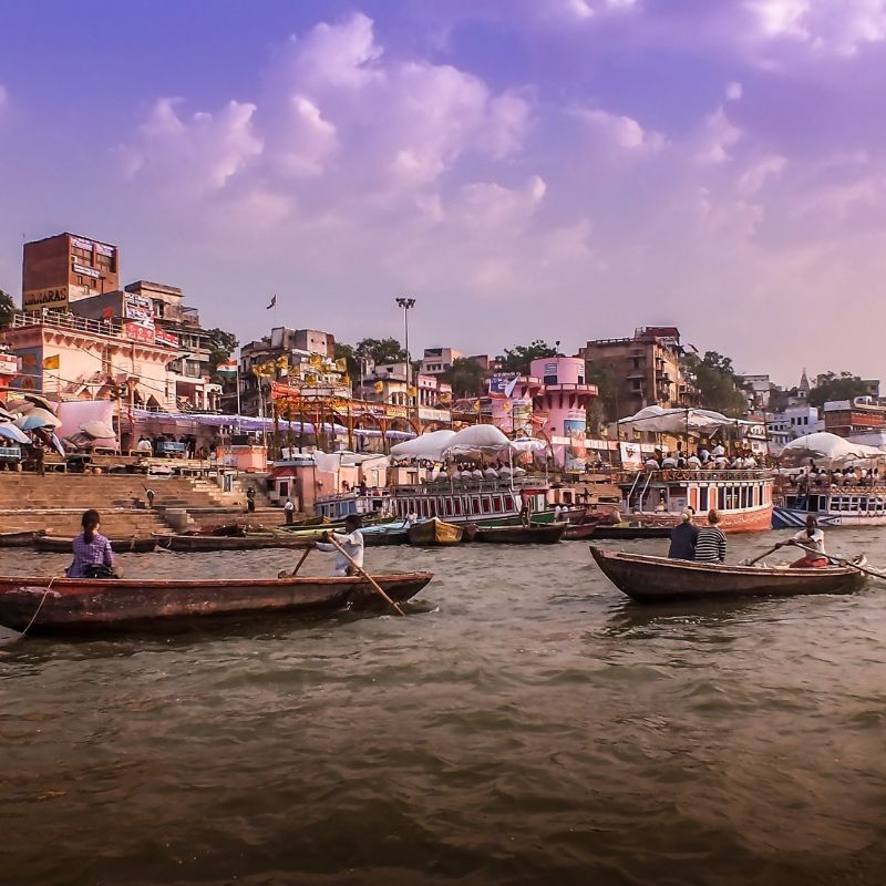 A Varanasi les ghats de Bénarès sur Gange en croisière Inde par Via Dream