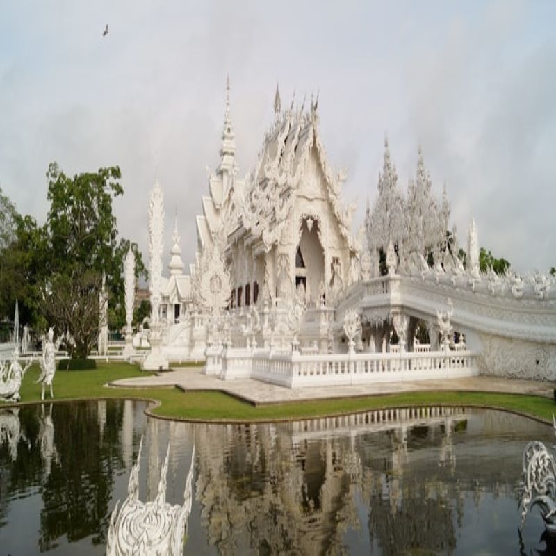 Chiang Rai et le temple blanc en croisière au Laos avec Via Dream